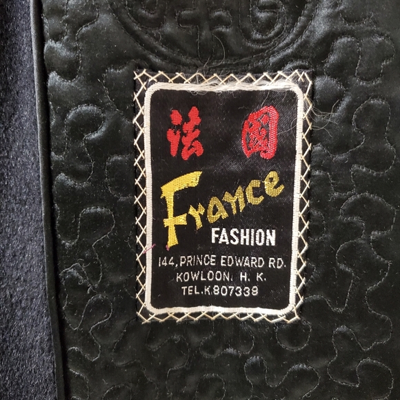 Vintage Black Coat with Fur Collar and Chinese Motif Lining - Picture 7 of 16